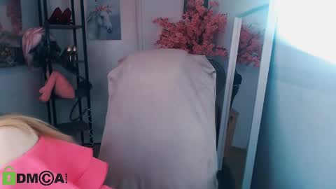 Snapshot of _kittyboo chatting on 02/14/25, 08:42 Aleksa online show from 02/14/25, 08:42