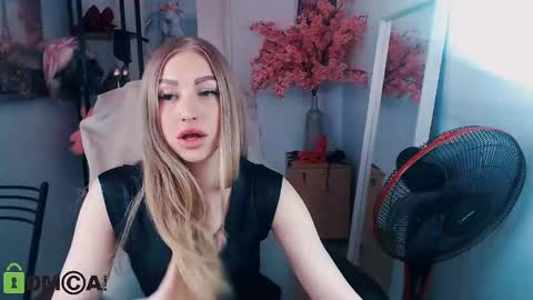 Snapshot of _kittyboo chatting on 02/16/25, 08:43 Aleksa online show from 02/16/25, 08:43