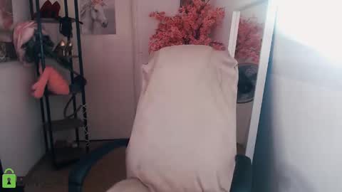 Snapshot of _kittyboo chatting on 02/19/25, 11:49 Aleksa online show from 02/19/25, 11:49