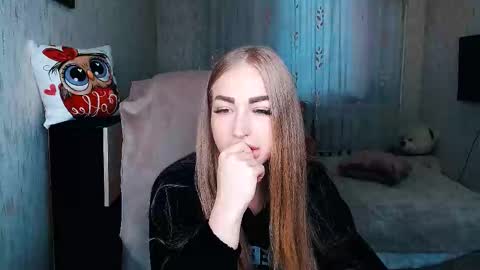 Snapshot of _kittyboo chatting on 09/21/25, 02:19 Aleksa online show from 09/21/25, 02:19