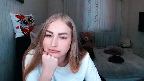 Snapshot of _kittyboo chatting on 09/23/25, 11:35 Aleksa online show from 09/23/25, 11:35