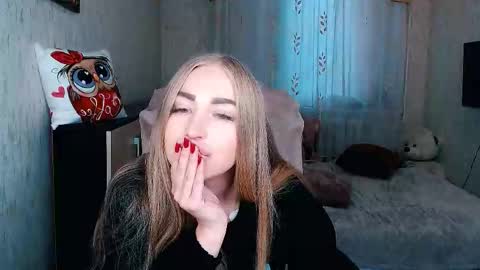Snapshot of _kittyboo chatting on 09/25/25, 11:14 Aleksa online show from 09/25/25, 11:14