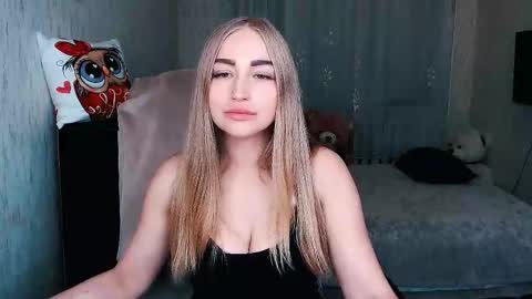 Snapshot of _kittyboo chatting on 10/07/25, 07:00 Aleksa online show from 10/07/25, 07:00