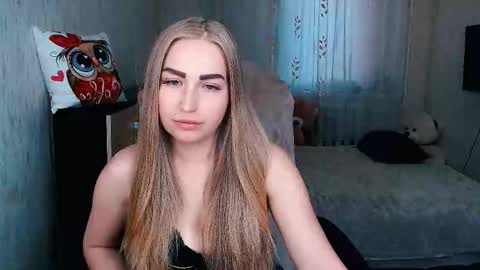 Snapshot of _kittyboo chatting on 10/09/25, 09:29 Aleksa online show from 10/09/25, 09:29