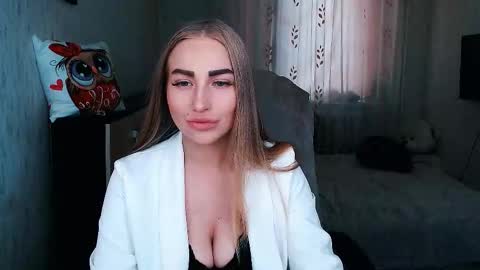 Snapshot of _kittyboo chatting on 10/11/25, 09:19 Aleksa online show from 10/11/25, 09:19
