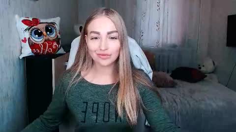 Snapshot of _kittyboo chatting on 10/16/25, 07:31 Aleksa online show from 10/16/25, 07:31