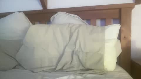 Kiwi online show from 09/18/25, 03:30