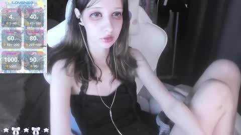 Snapshot of _kuroneeko_ chatting on 12/14/25, 07:36 kuro online show from 12/14/25, 07:36