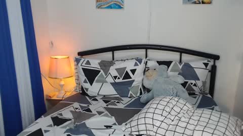 Kylie online show from 01/28/25, 11:49