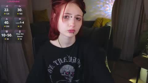 Snapshot of _l_o_r_r_y_ chatting on 11/17/25, 02:01 _l_o_r_r_y_ online show from 11/17/25, 02:01