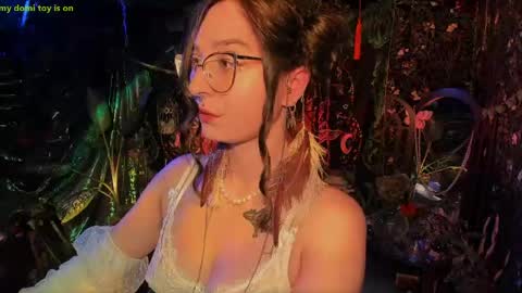 Snapshot of _lady_luna_ chatting on 05/15/26, 10:06 Lady Luna online show from 05/15/26, 10:06