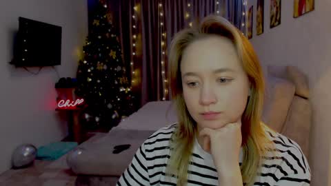 Snapshot of _lalune_ chatting on 12/01/24, 09:15 _lalune_ online show from 12/01/24, 09:15