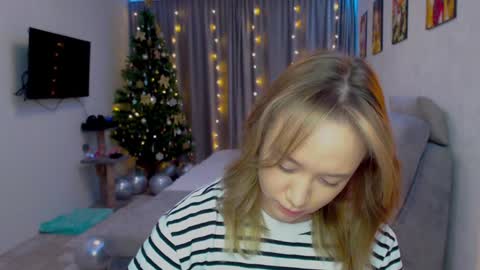 Snapshot of _lalune_ chatting on 12/02/24, 12:07 _lalune_ online show from 12/02/24, 12:07