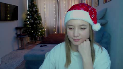 Snapshot of _lalune_ chatting on 12/15/24, 09:03 _lalune_ online show from 12/15/24, 09:03