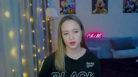 Snapshot of _lalune_ chatting on 12/20/24, 08:23 _lalune_ online show from 12/20/24, 08:23