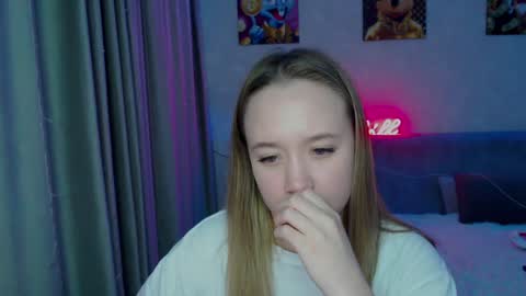 Snapshot of _lalune_ chatting on 12/25/24, 03:40 _lalune_ online show from 12/25/24, 03:40