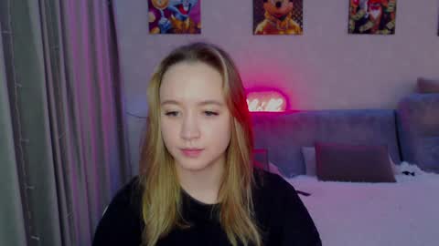 Snapshot of _lalune_ chatting on 12/25/24, 07:24 _lalune_ online show from 12/25/24, 07:24