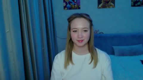 Snapshot of _lalune_ chatting on 12/29/24, 03:11 _lalune_ online show from 12/29/24, 03:11