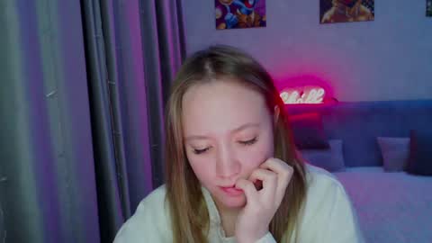 Snapshot of _lalune_ chatting on 12/30/24, 12:54 _lalune_ online show from 12/30/24, 12:54