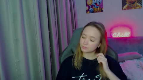 Snapshot of _lalune_ chatting on 01/03/25, 11:01 _lalune_ online show from 01/03/25, 11:01