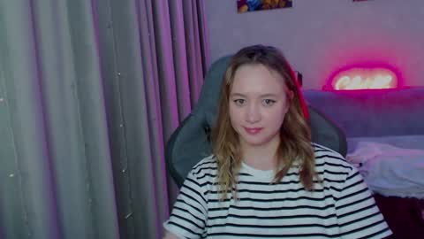 Snapshot of _lalune_ chatting on 01/06/25, 04:04 _lalune_ online show from 01/06/25, 04:04