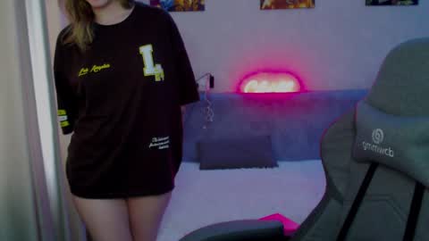 Snapshot of _lalune_ chatting on 01/11/25, 09:57 _lalune_ online show from 01/11/25, 09:57