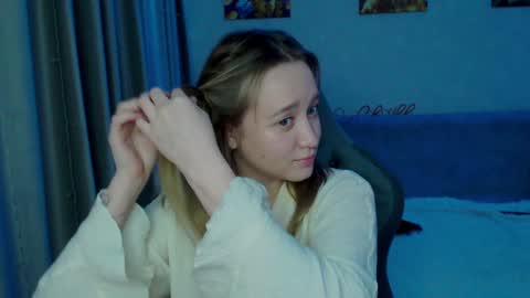 Snapshot of _lalune_ chatting on 01/27/25, 01:37 _lalune_ online show from 01/27/25, 01:37