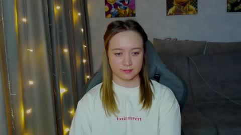 Snapshot of _lalune_ chatting on 01/29/25, 04:15 _lalune_ online show from 01/29/25, 04:15