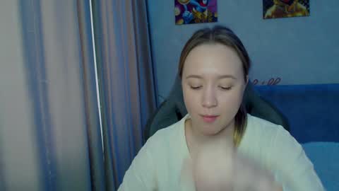 Snapshot of _lalune_ chatting on 02/04/25, 05:10 _lalune_ online show from 02/04/25, 05:10