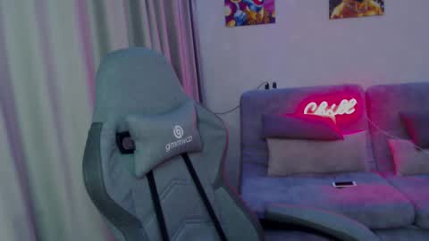 Snapshot of _lalune_ chatting on 02/13/25, 04:17 _lalune_ online show from 02/13/25, 04:17