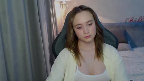 Snapshot of _lalune_ chatting on 02/23/25, 08:44 _lalune_ online show from 02/23/25, 08:44