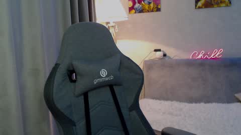 Snapshot of _lalune_ chatting on 02/26/25, 01:32 _lalune_ online show from 02/26/25, 01:32