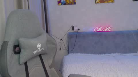 Snapshot of _lalune_ chatting on 03/06/25, 02:51 _lalune_ online show from 03/06/25, 02:51