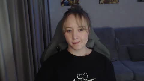 Snapshot of _lalune_ chatting on 03/10/25, 04:03 _lalune_ online show from 03/10/25, 04:03