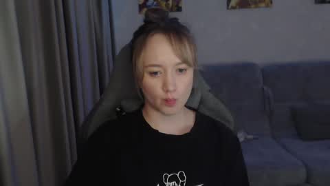 Snapshot of _lalune_ chatting on 03/10/25, 07:07 _lalune_ online show from 03/10/25, 07:07