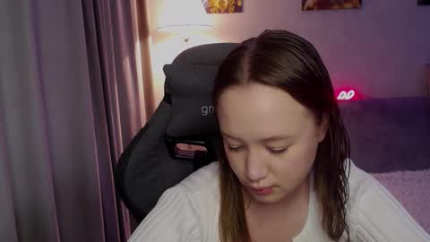 Snapshot of _lalune_ chatting on 09/18/25, 05:31 _lalune_ online show from 09/18/25, 05:31