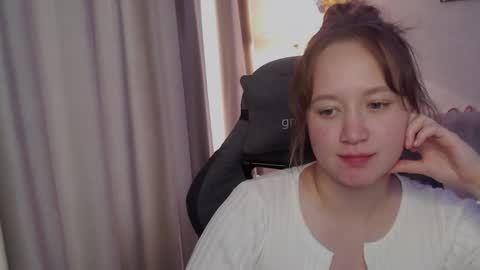 Snapshot of _lalune_ chatting on 09/19/25, 12:17 _lalune_ online show from 09/19/25, 12:17