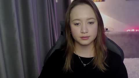 Snapshot of _lalune_ chatting on 09/29/25, 12:43 _lalune_ online show from 09/29/25, 12:43