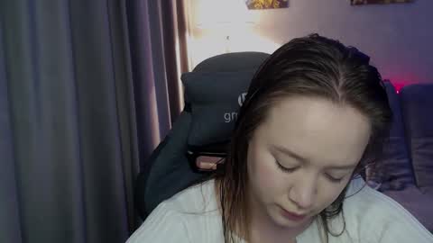 Snapshot of _lalune_ chatting on 10/06/25, 03:04 _lalune_ online show from 10/06/25, 03:04