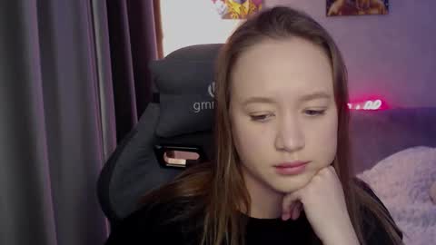 Snapshot of _lalune_ chatting on 10/09/25, 12:58 _lalune_ online show from 10/09/25, 12:58