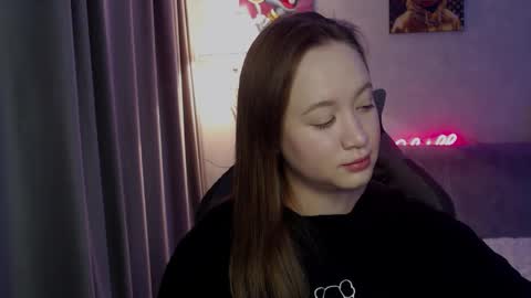 Snapshot of _lalune_ chatting on 10/14/25, 12:33 _lalune_ online show from 10/14/25, 12:33