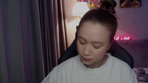 Snapshot of _lalune_ chatting on 10/20/25, 02:56 _lalune_ online show from 10/20/25, 02:56