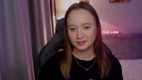 Snapshot of _lalune_ chatting on 10/21/25, 08:04 _lalune_ online show from 10/21/25, 08:04