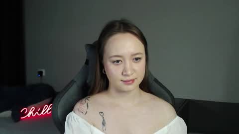 _lalune_ online show from 12/01/25, 04:06