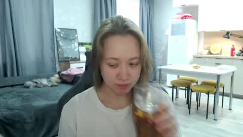 Snapshot of _lalune_ chatting on 05/04/26, 11:17 _lalune_ online show from 05/04/26, 11:17