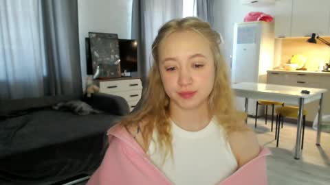 Snapshot of _lalune_ chatting on 05/13/26, 04:10 _lalune_ online show from 05/13/26, 04:10