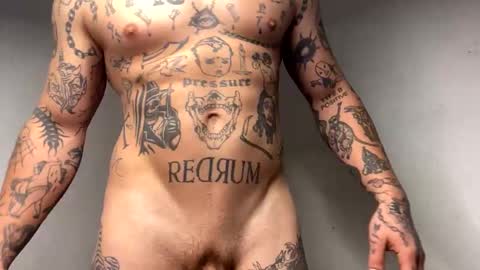 Snapshot of _layne chatting on 12/04/24, 02:42 Layne online show from 12/04/24, 02:42