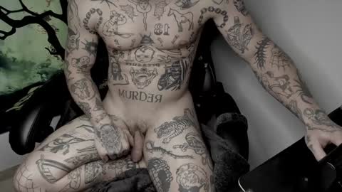 Snapshot of _layne chatting on 12/12/24, 05:15 Layne online show from 12/12/24, 05:15