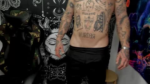 Snapshot of _layne chatting on 12/18/24, 10:02 Layne online show from 12/18/24, 10:02