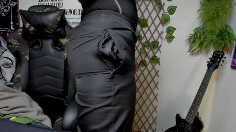 Snapshot of _layne chatting on 01/27/25, 10:38 Layne online show from 01/27/25, 10:38